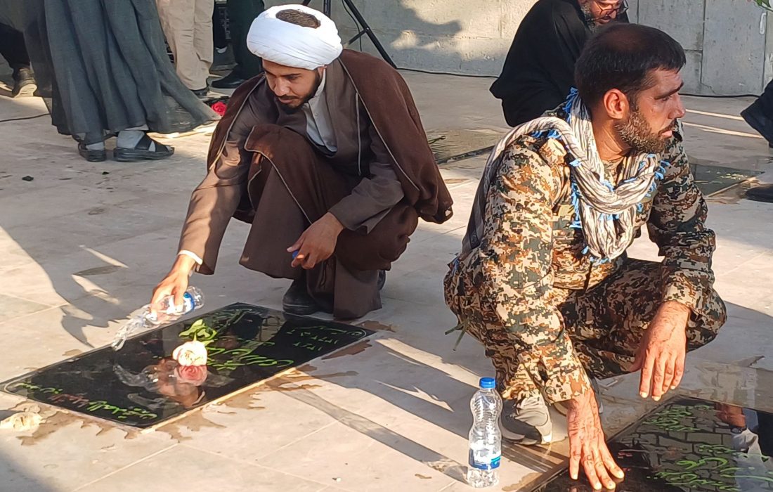 مراسم غبارروبی و عطرافشانی گلزار شهدای شهرستان بندرلنگه برگزار شد